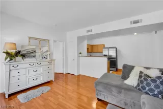 Photo #6: 2480534 Listing 