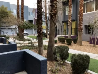 Photo #2: 2480539 Listing 