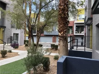 Photo #3: 2480539 Listing 