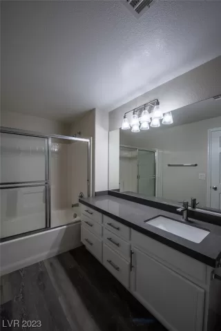 Photo #5: 2480562 Listing 