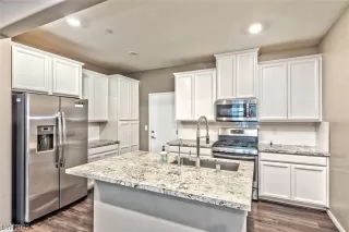 Photo #4: 2480575 Listing 