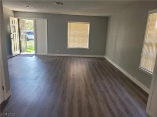 Photo #3: 2480581 Listing 