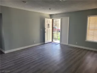 Photo #4: 2480581 Listing 