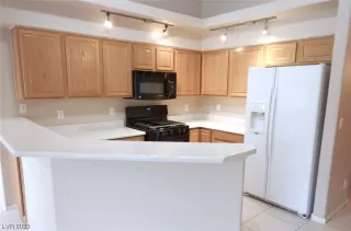 Photo #4: 2480596 Listing