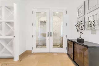 Photo #1: 2480631 Listing