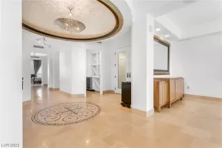 Photo #4: 2480631 Listing