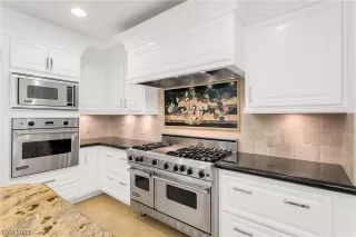 Photo #6: 2480631 Listing