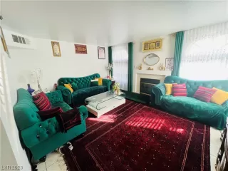 Photo #2: 2480642 Listing