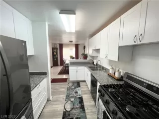 Photo #6: 2480642 Listing