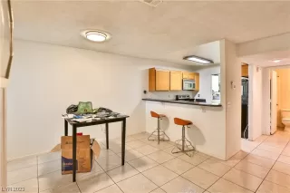 Photo #4: 2480672 Listing