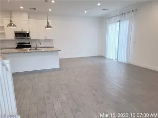 Photo #2: 2480695 Listing 