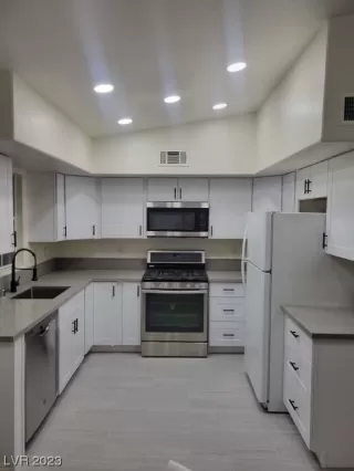 Photo #1: 2480724 Listing