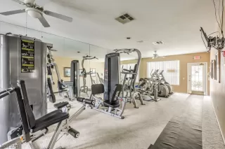 Photo #3: 2480739 Listing