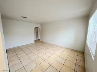 Photo #4: 2480741 Listing 