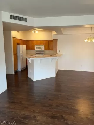 Photo #5: 2480755 Listing 