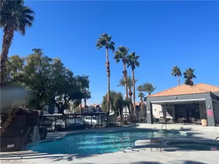 Photo #5: 2480756 Listing 