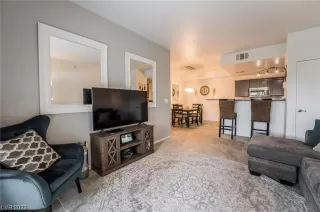 Photo #4: 2480775 Listing