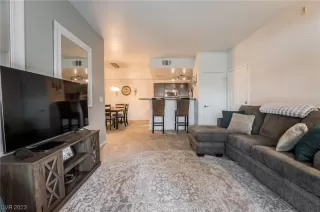 Photo #5: 2480775 Listing