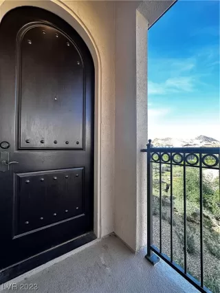 Photo #3: 2480783 Listing 