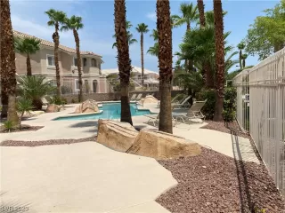 Photo #2: 2480793 Listing 