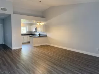 Photo #3: 2480793 Listing 