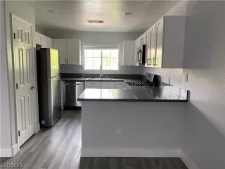 Photo #6: 2480793 Listing 