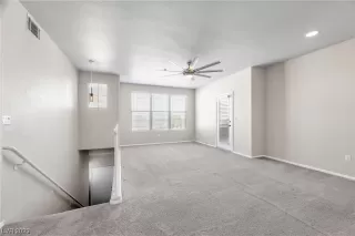 Photo #3: 2480809 Listing 