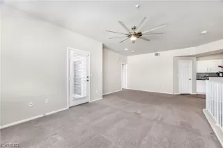 Photo #4: 2480809 Listing 