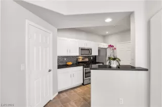 Photo #5: 2480809 Listing 