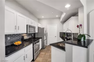 Photo #6: 2480809 Listing 