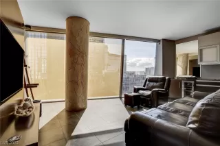 Photo #5: 2480816 Listing 