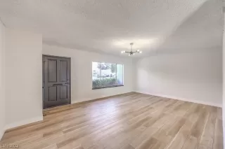 Photo #2: 2480821 Listing