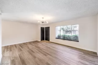 Photo #3: 2480821 Listing