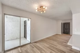 Photo #5: 2480821 Listing