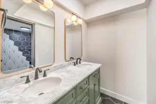 Photo #6: 2480821 Listing