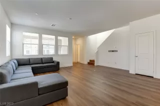 Photo #3: 2480838 Listing 