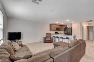 Photo #5: 2480843 Listing 