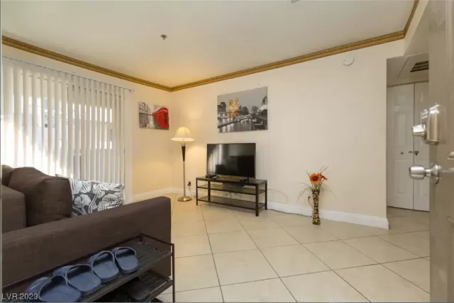 MLS: 2480936 Condo For Sale