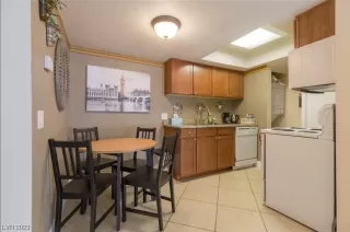 Photo #4: 2480936 Listing 