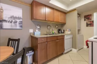 Photo #5: 2480936 Listing 