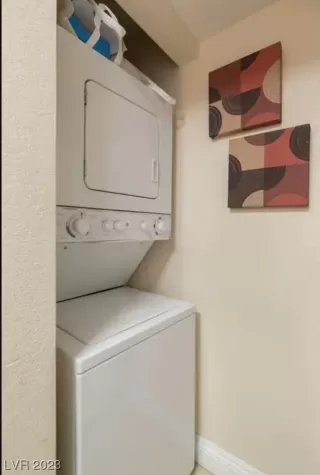 Photo #6: 2480936 Listing 