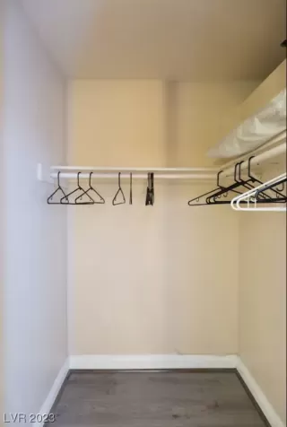 Photo #6: 2480937 Listing 