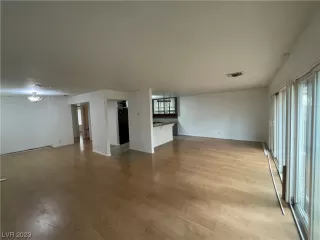 Photo #3: 2480943 Listing