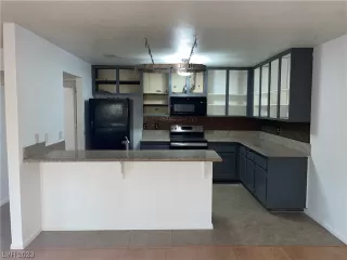 Photo #4: 2480943 Listing