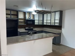 Photo #5: 2480943 Listing