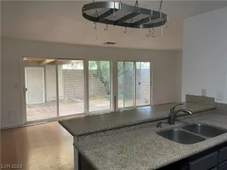 Photo #6: 2480943 Listing