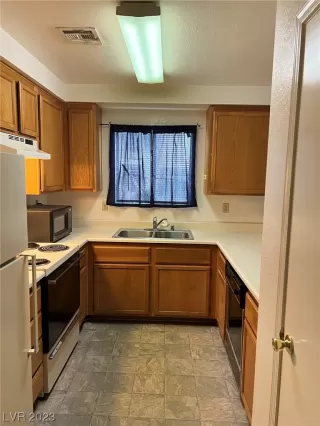 Photo #6: 2480945 Listing 