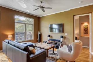 Photo #4: 2480963 Listing 