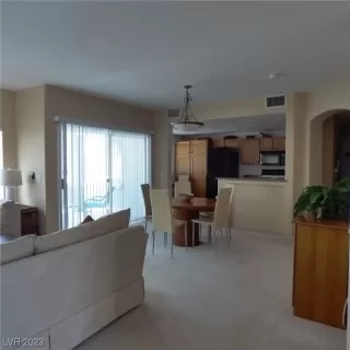 Photo #3: 2480976 Listing 