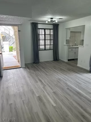 Photo #6: 2480999 Listing 